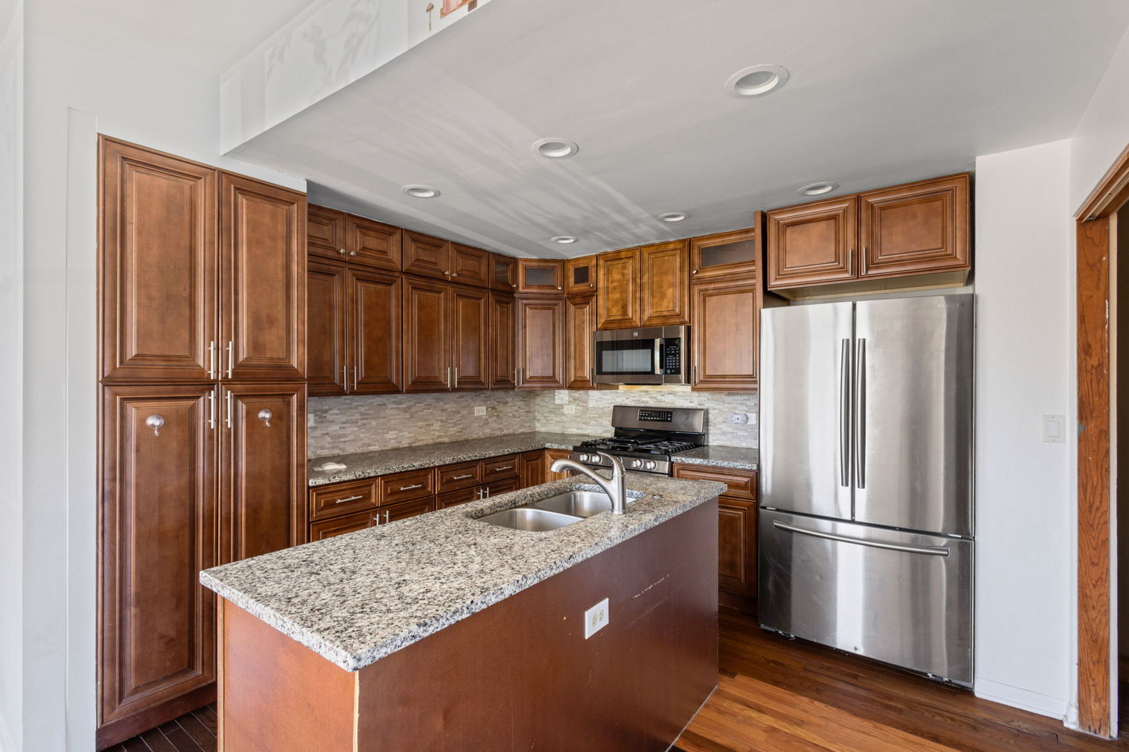 5230 S Lockwood Avenue Property Photo 10