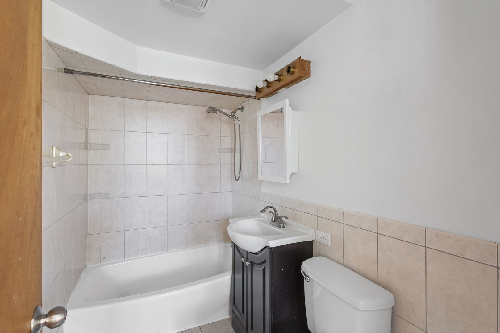 5230 S Lockwood Avenue Property Photo 12