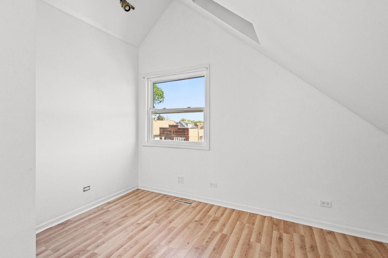 5230 S Lockwood Avenue Property Photo 15