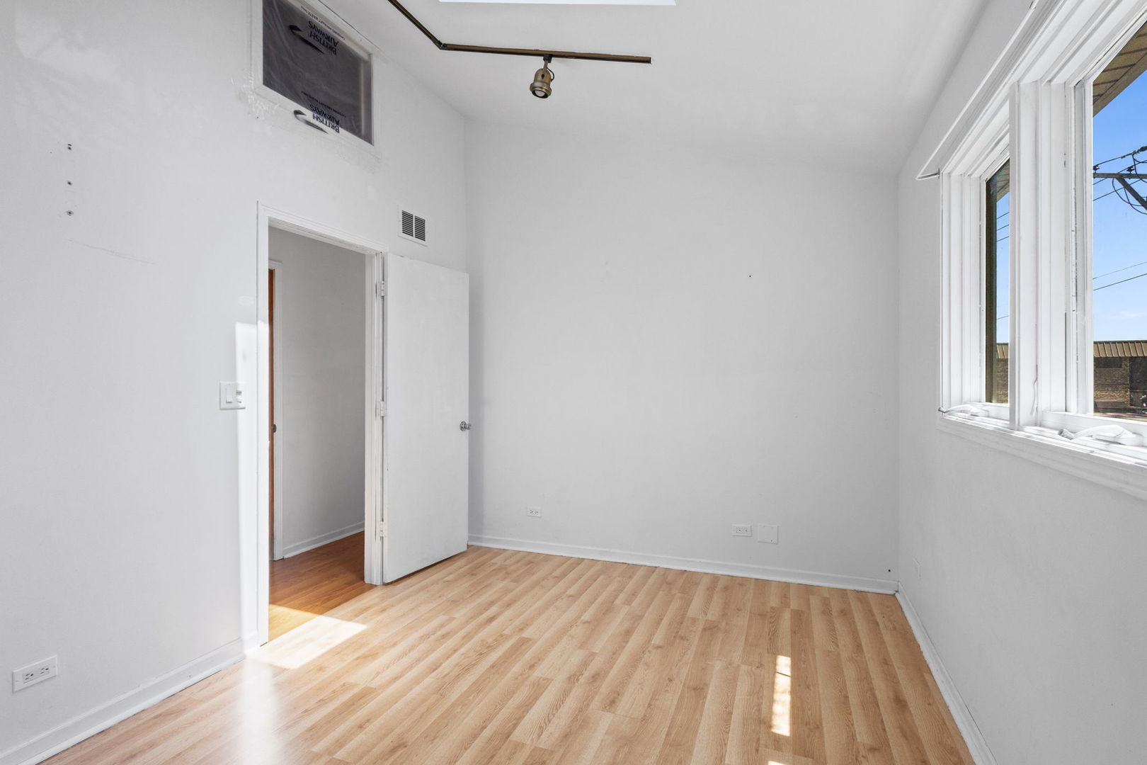 5230 S Lockwood Avenue Property Photo 19