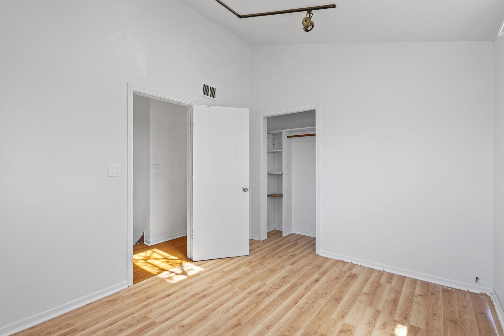 5230 S Lockwood Avenue Property Photo 24