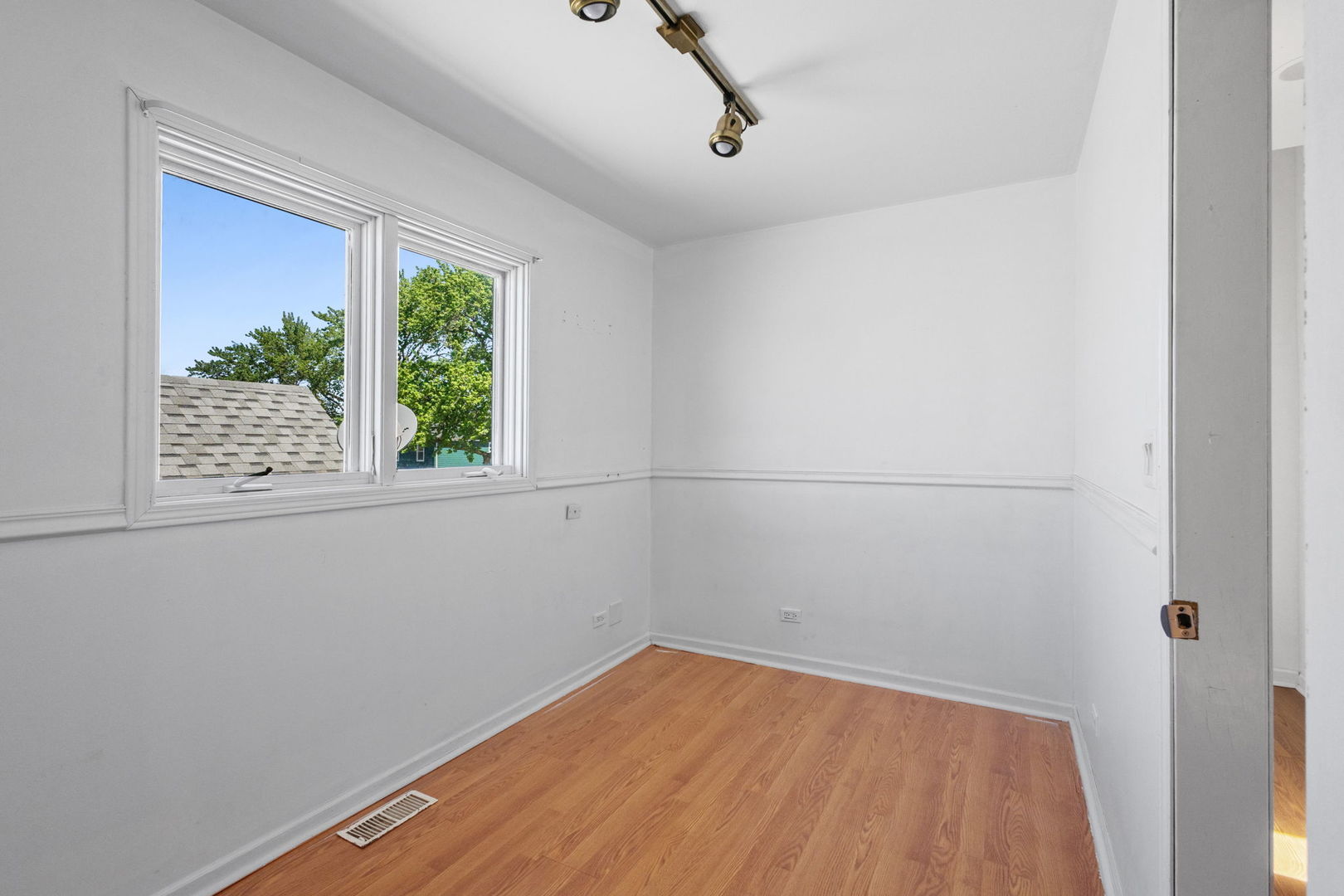 5230 S Lockwood Avenue Property Photo 25