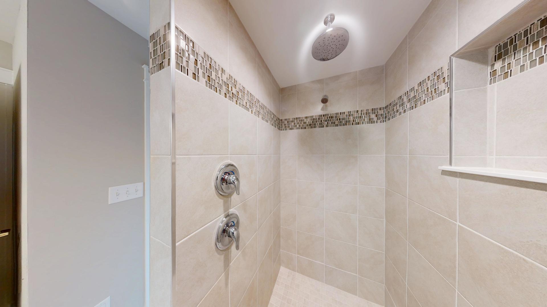 5270 Greenshire Circle Property Photo 24
