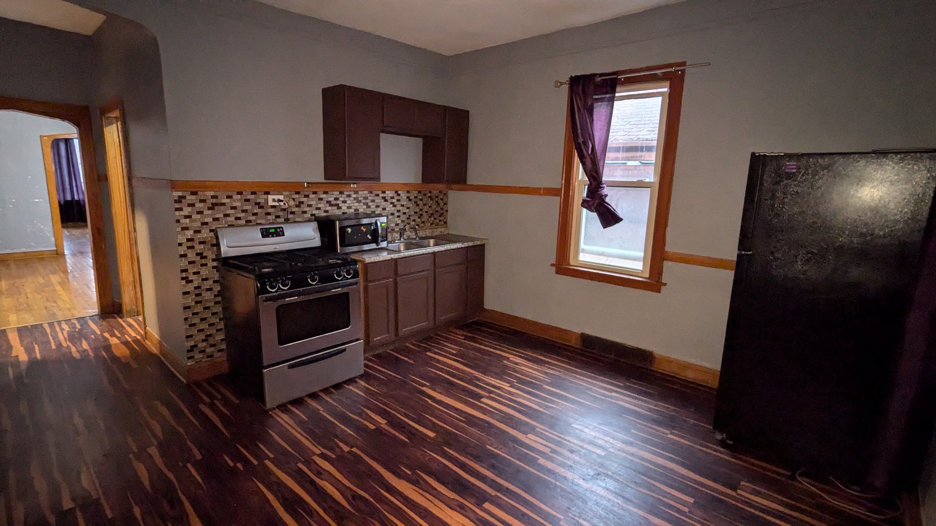 8112 S Exchange Avenue Property Photo 2