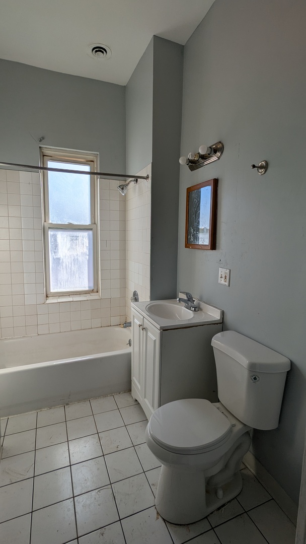 8112 S Exchange Avenue Property Photo 6