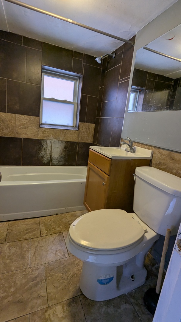 8112 S Exchange Avenue Property Photo 8