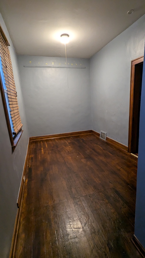 8112 S Exchange Avenue Property Photo 9