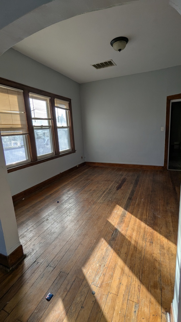 8112 S Exchange Avenue Property Photo 12