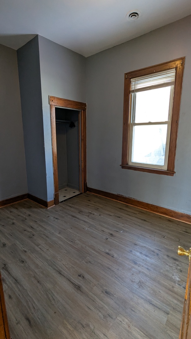 8112 S Exchange Avenue Property Photo 13
