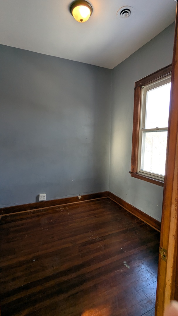 8112 S Exchange Avenue Property Photo 14