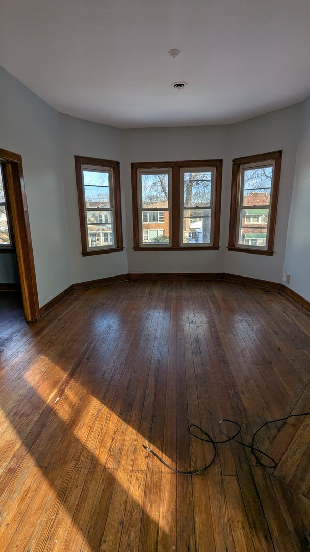 8112 S Exchange Avenue Property Photo 15