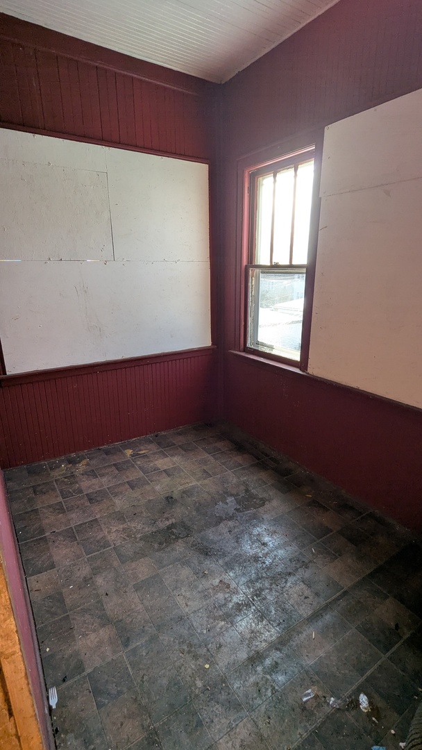 8112 S Exchange Avenue Property Photo 26