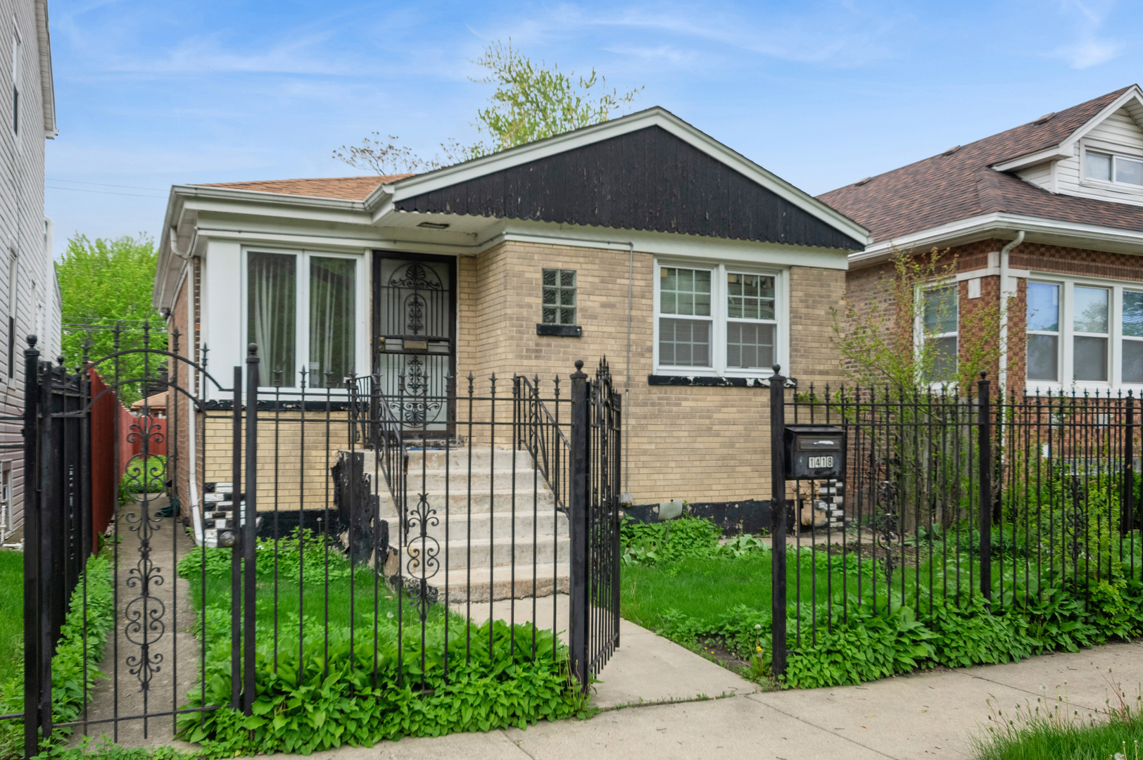 1418 N Waller Avenue Property Photo 1