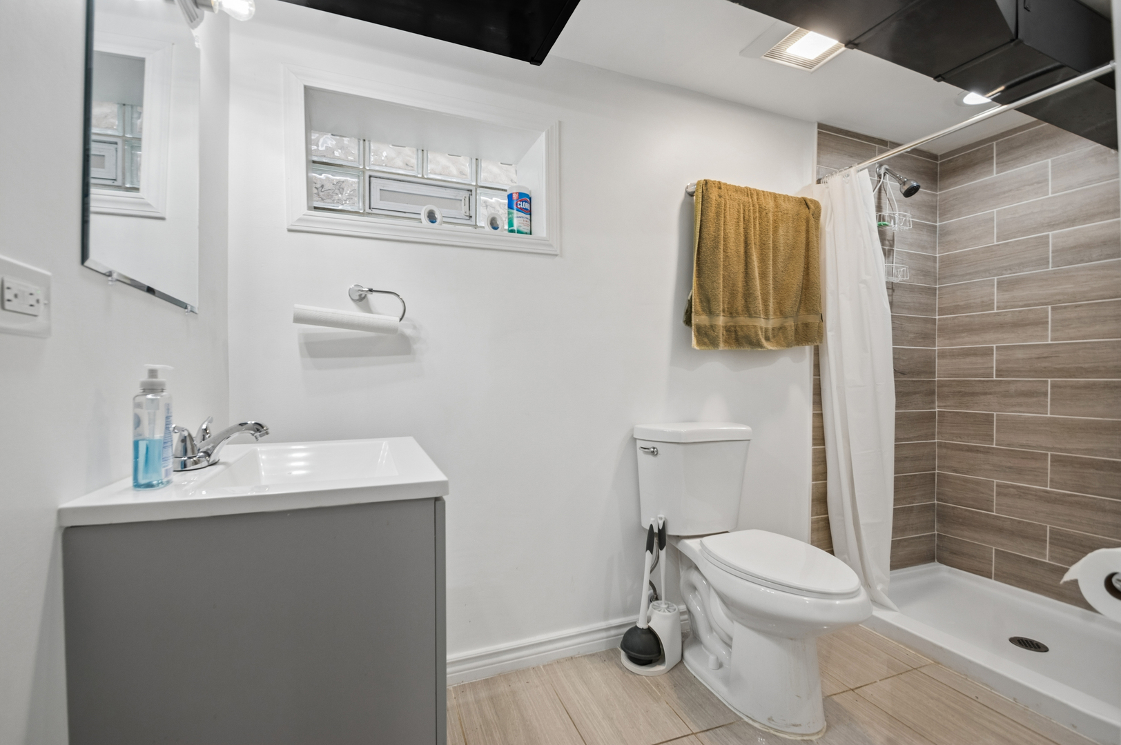 1418 N Waller Avenue Property Photo 12