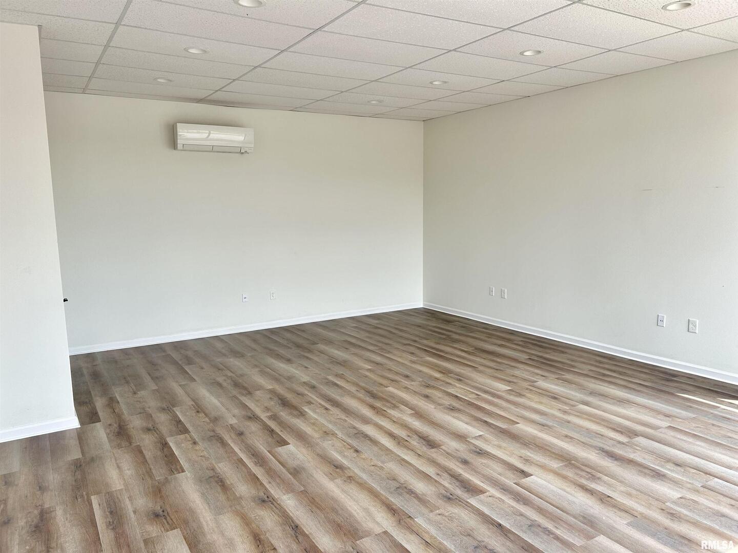 4160 S Oakwood Avenue Property Photo 4