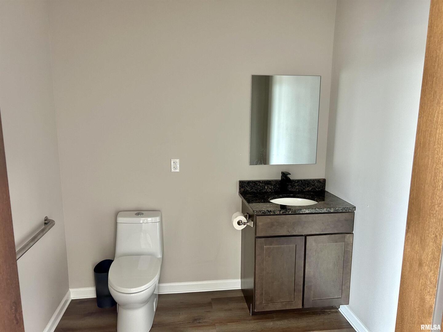 4160 S Oakwood Avenue Property Photo 9