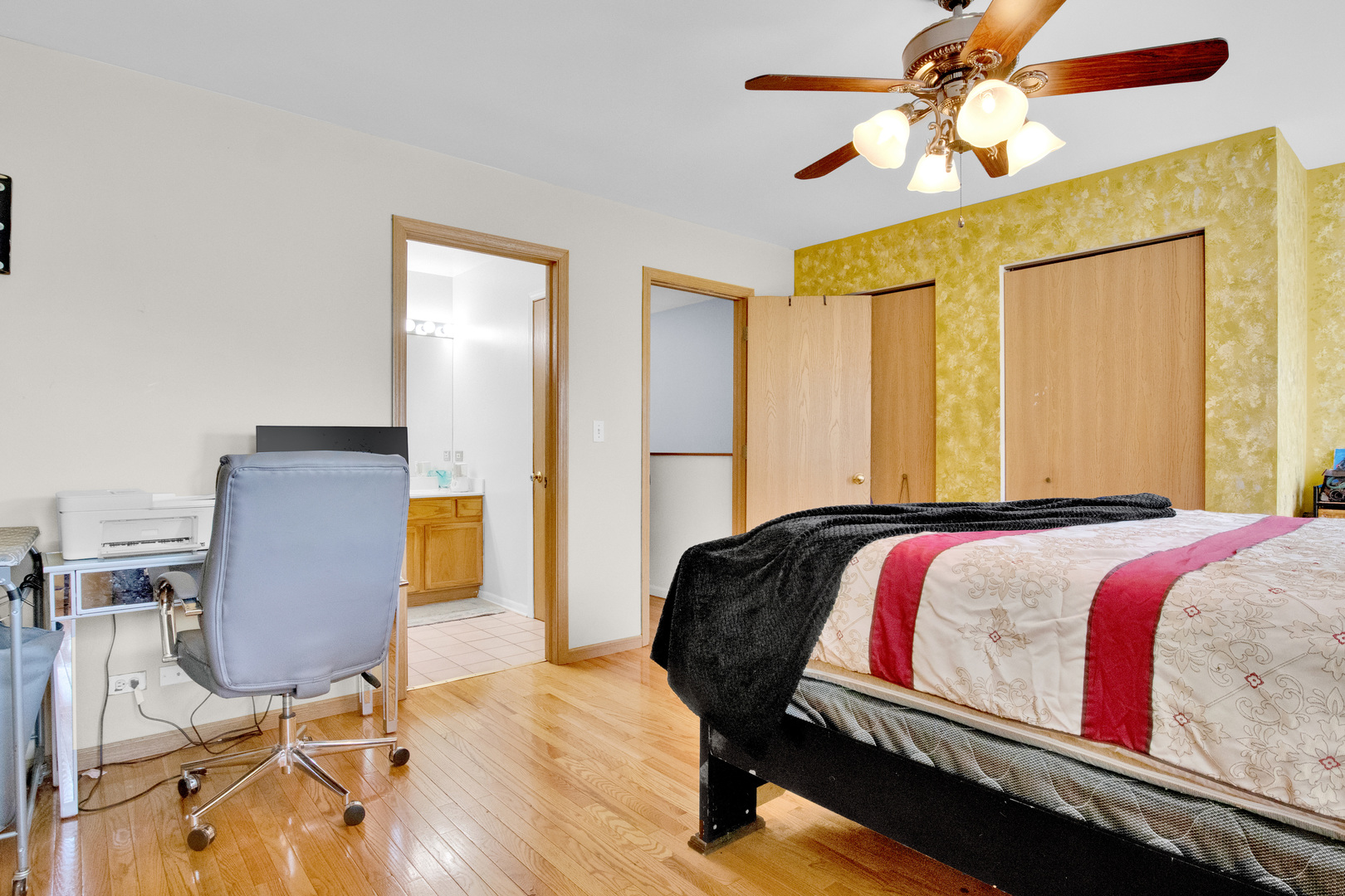 4757 S Langley Avenue Property Photo 11