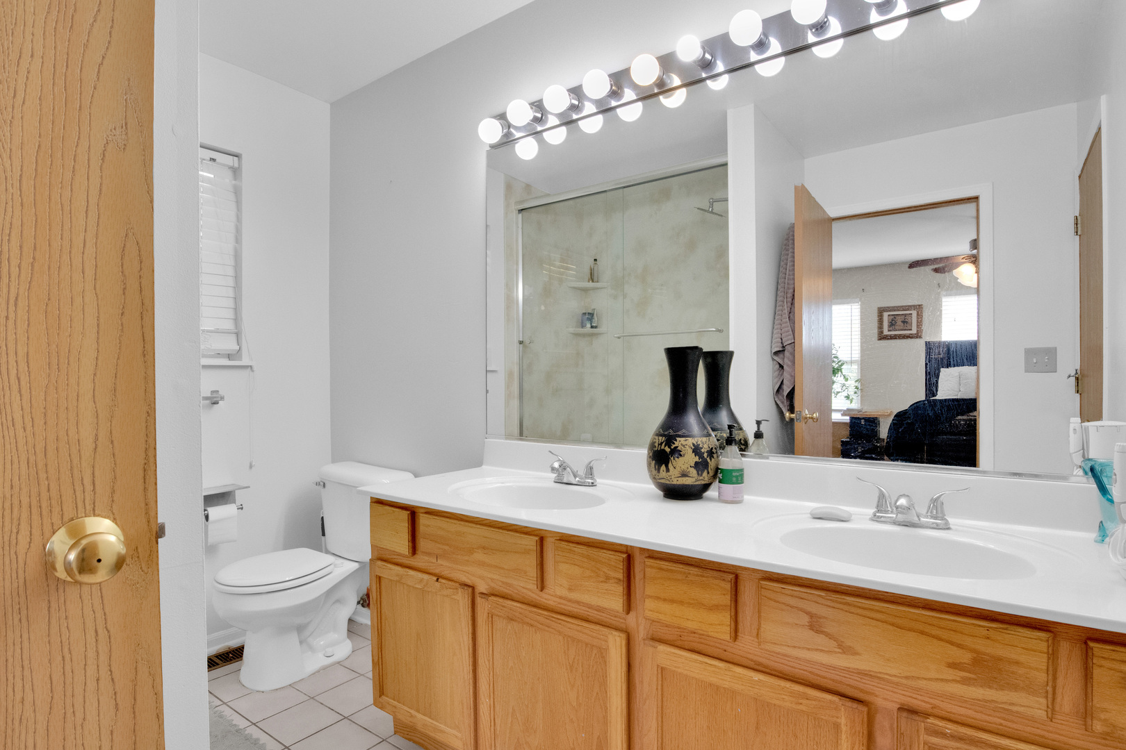 4757 S Langley Avenue Property Photo 12