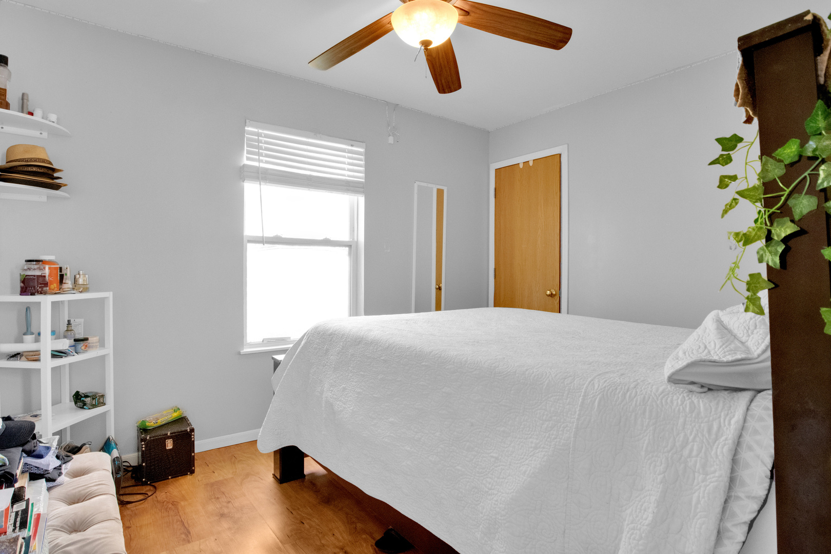 4757 S Langley Avenue Property Photo 13