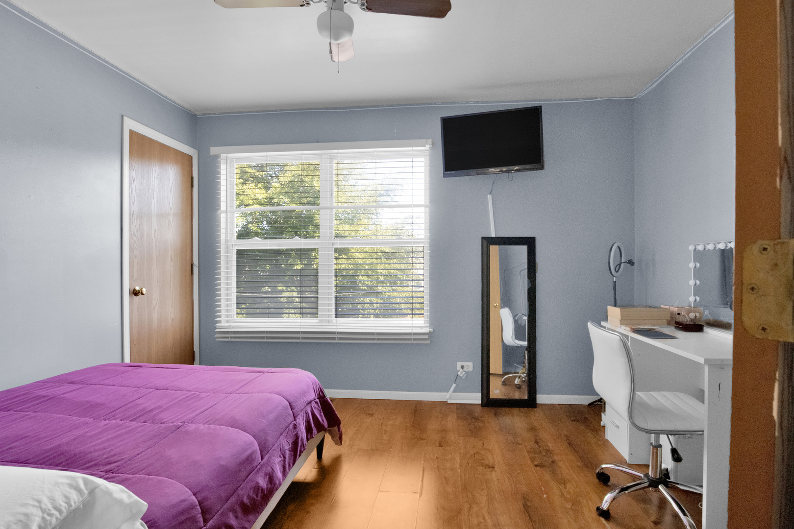 4757 S Langley Avenue Property Photo 14