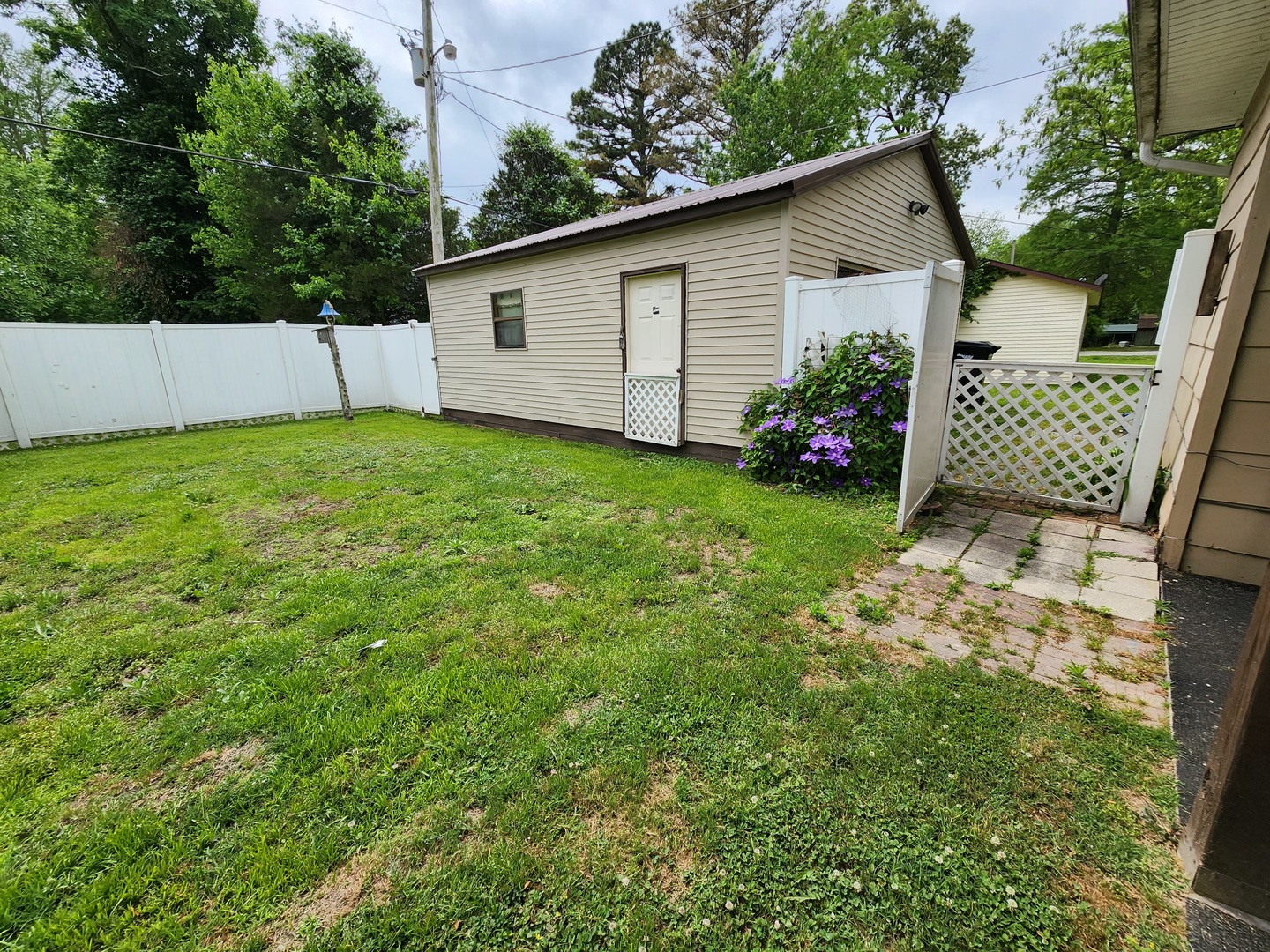 202 Lincoln Street Property Photo 25