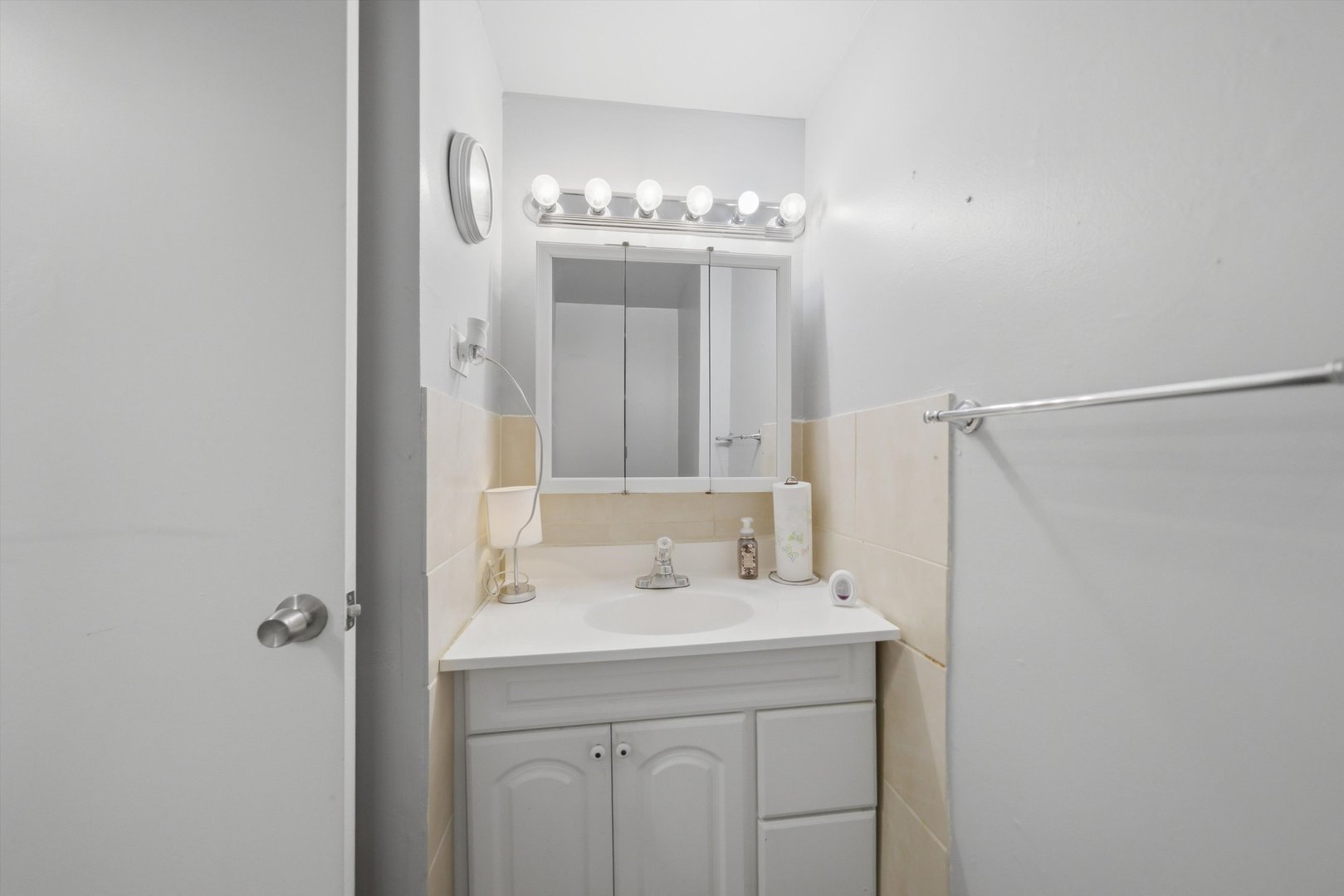 6950 S Cregier Avenue I Property Photo 7
