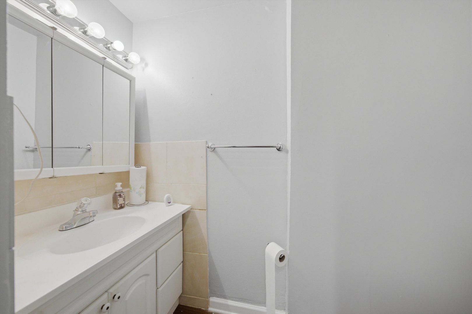 6950 S Cregier Avenue I Property Photo 8