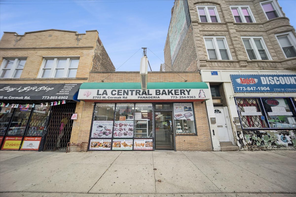 2702 W Cermak Road Property Photo 1