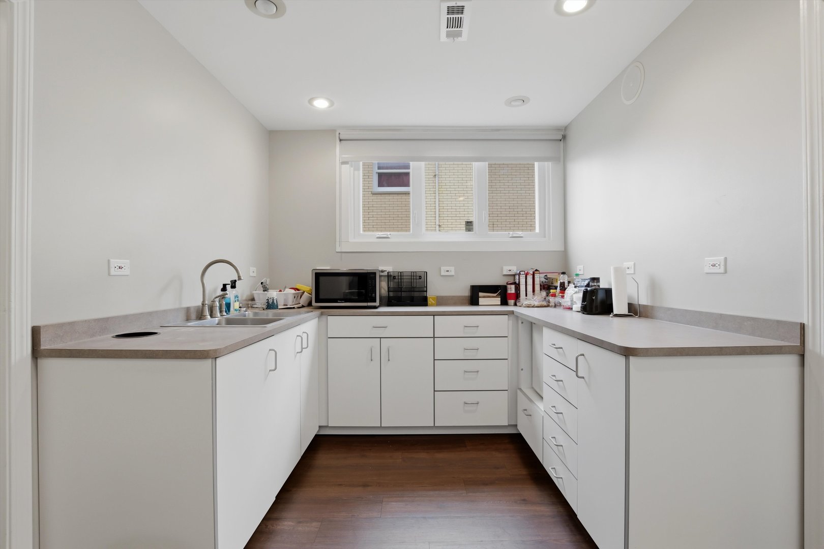 10550 W Cermak Road Property Photo 11