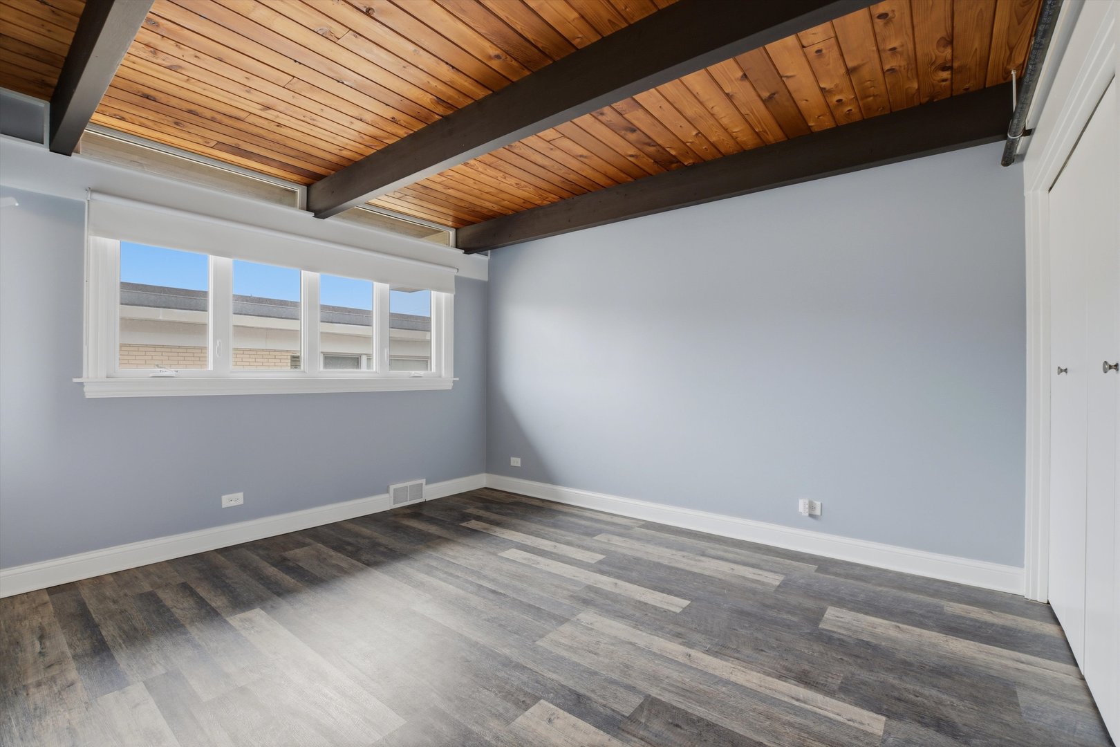 10550 W Cermak Road Property Photo 26