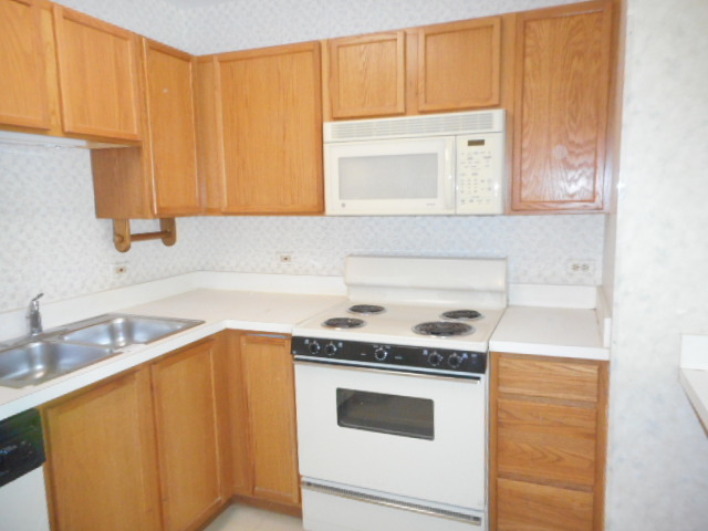 605 Barrington Avenue 340 Property Photo 6