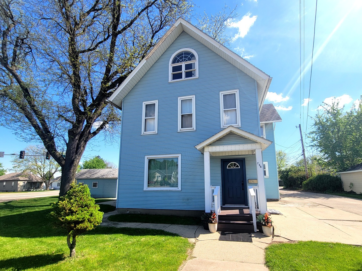 738 11th Street Property Photo 1