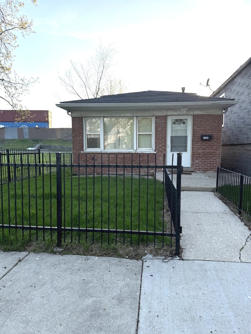 4764 S Shields Avenue Property Photo 1