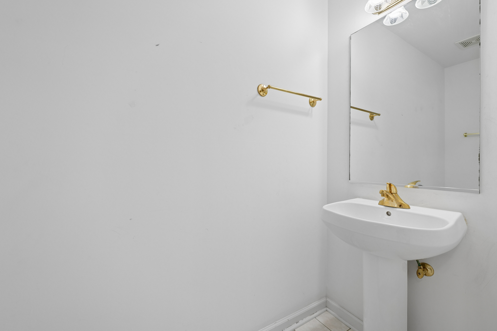 904 Garden Lane Property Photo 8