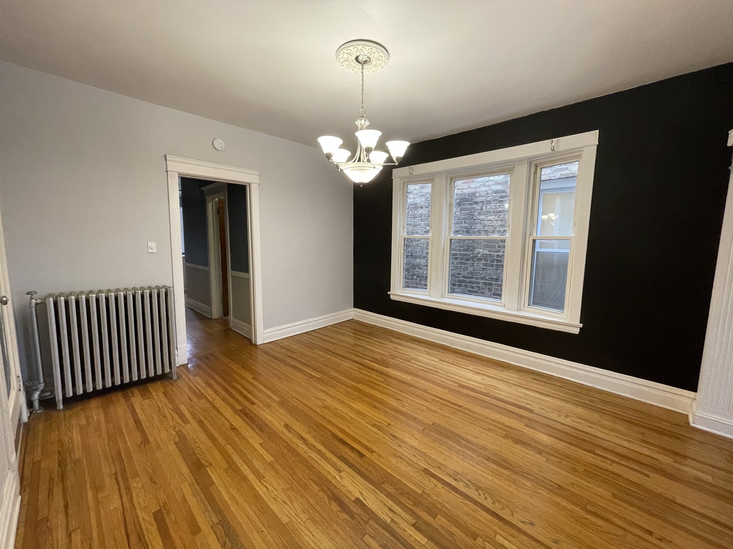 2329 N Sacramento Avenue Property Photo 25