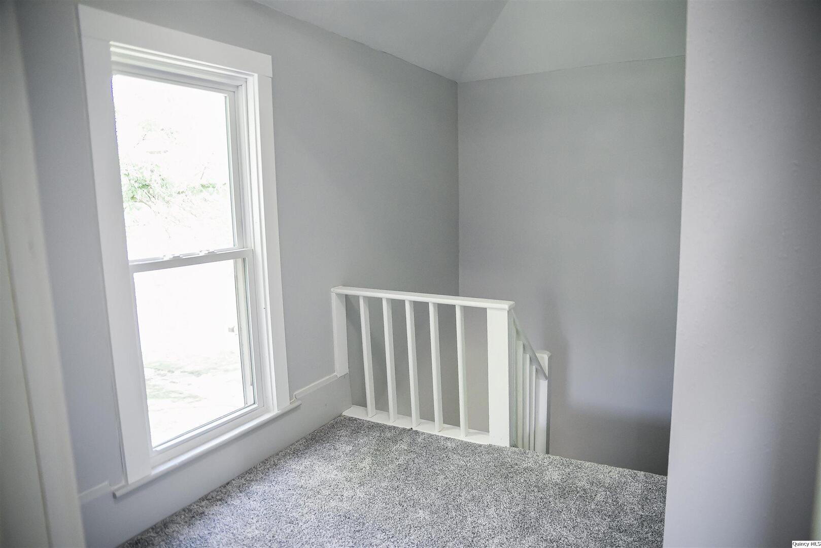 113 W 4th Property Photo 10