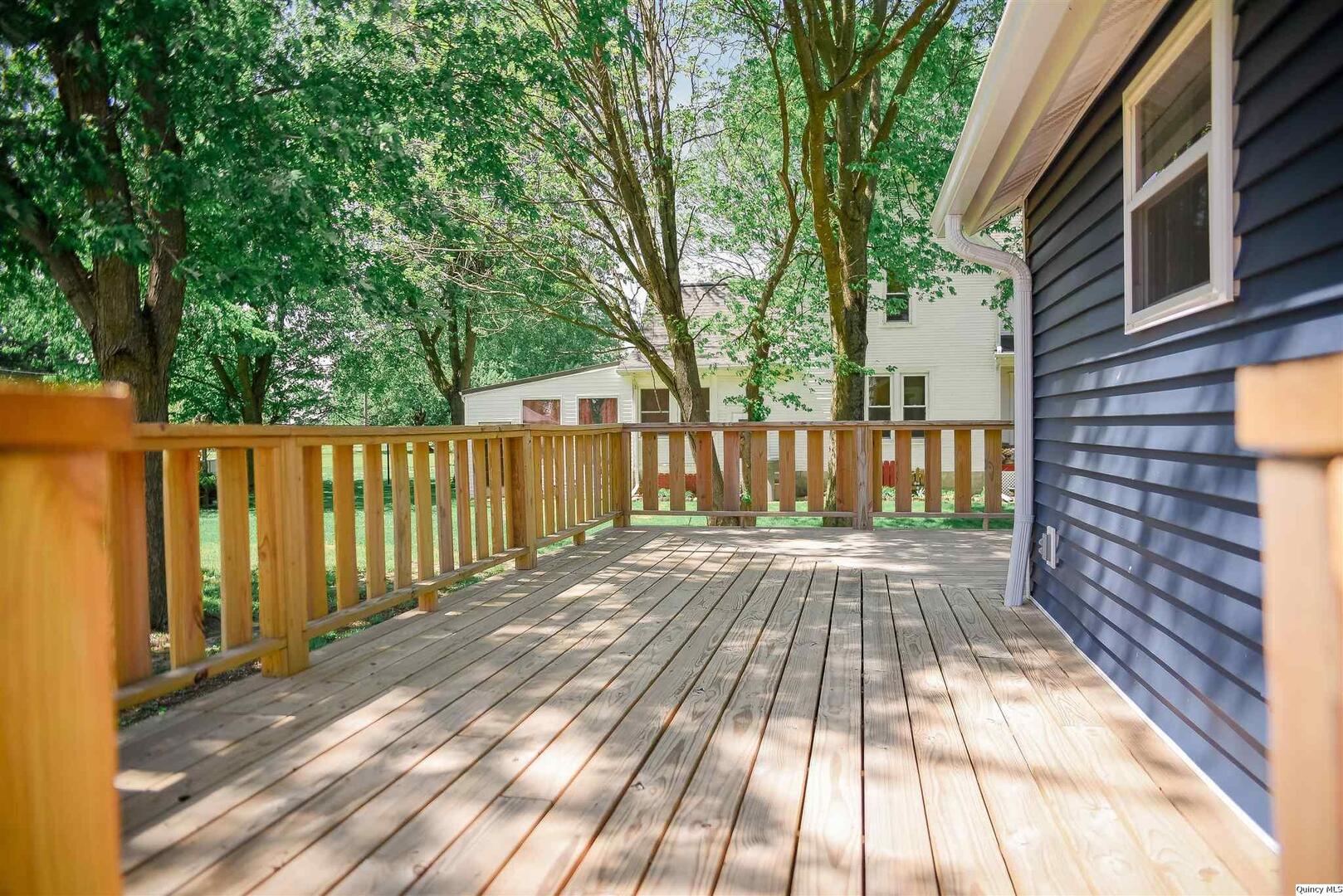 113 W 4th Property Photo 14