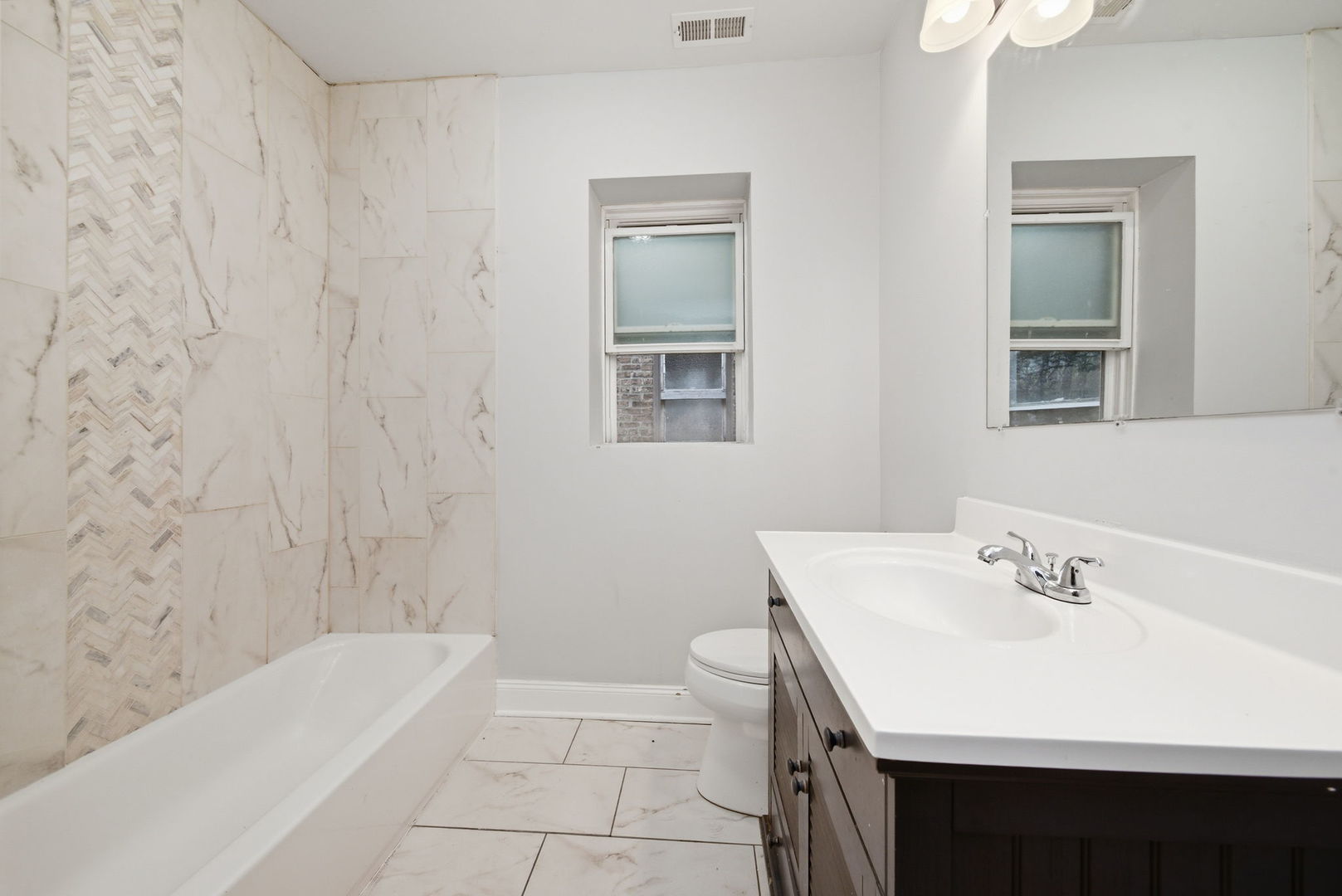 7724 S Essex Avenue Property Photo 6