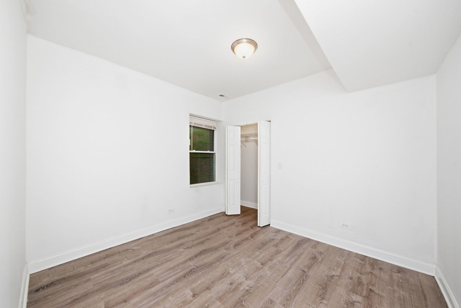 7724 S Essex Avenue Property Photo 7