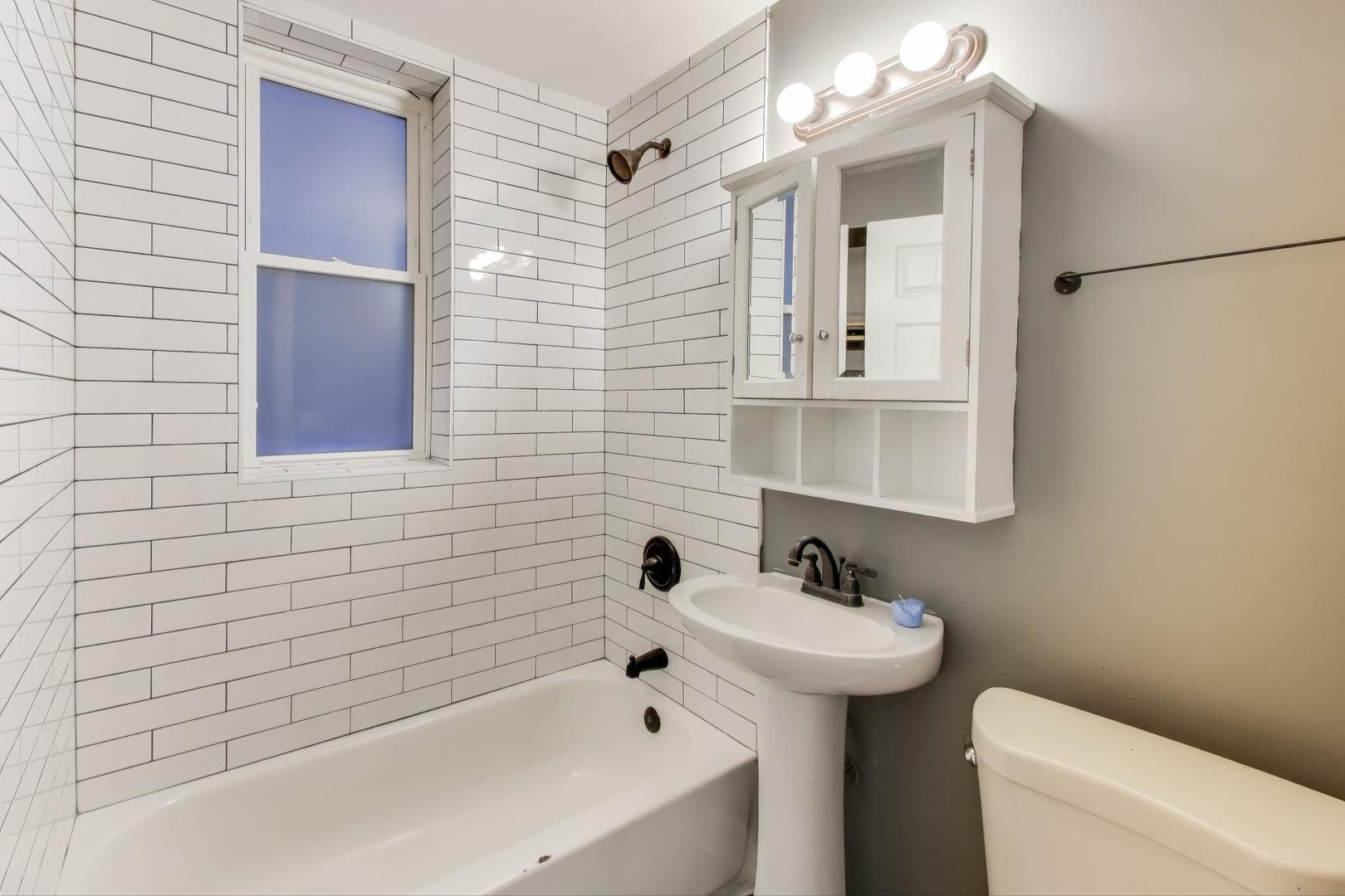 6624 S Rhodes Avenue Property Photo 14