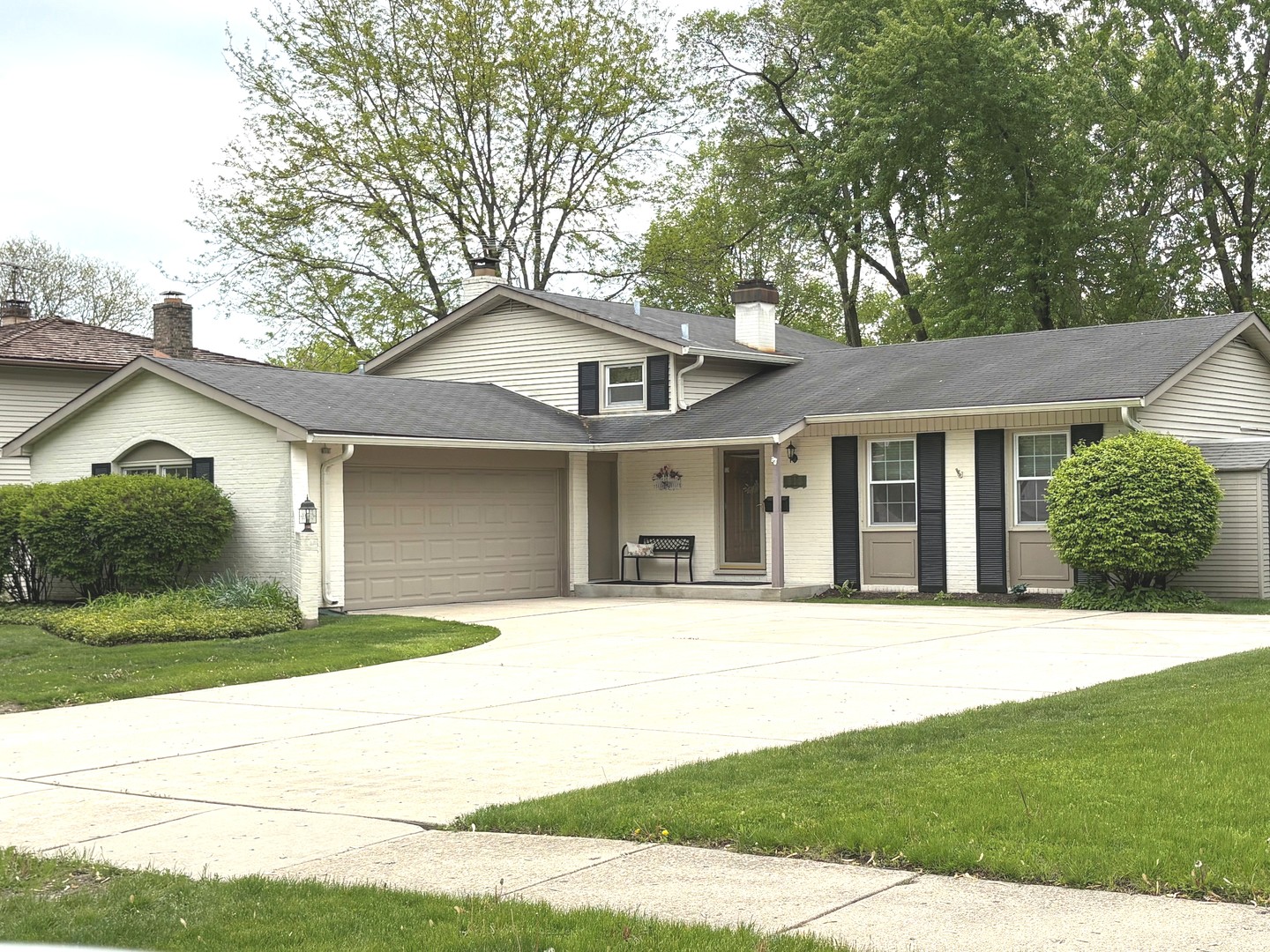 615 E Golf Road Property Photo 2