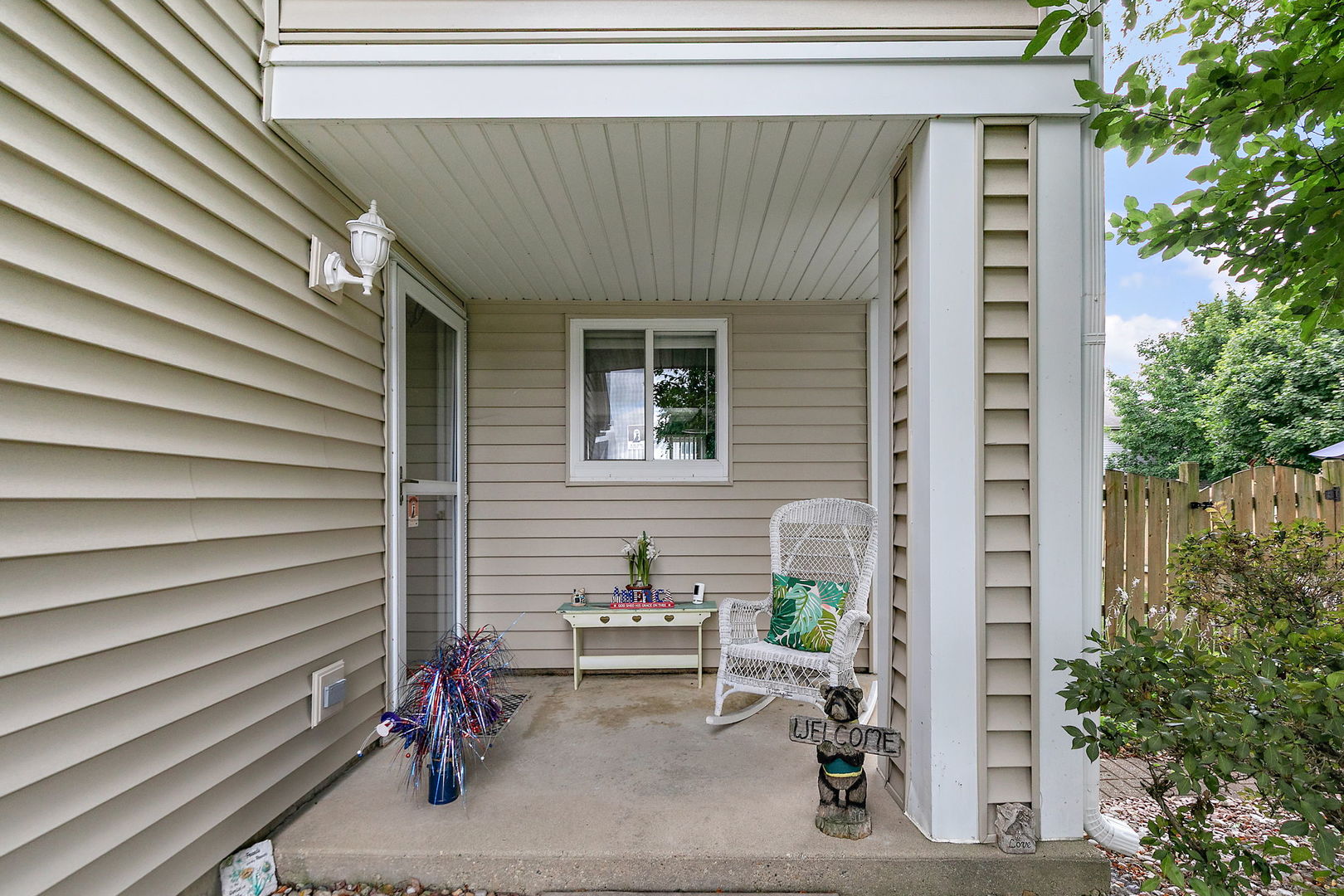 1493 Exeter Lane Property Photo 3