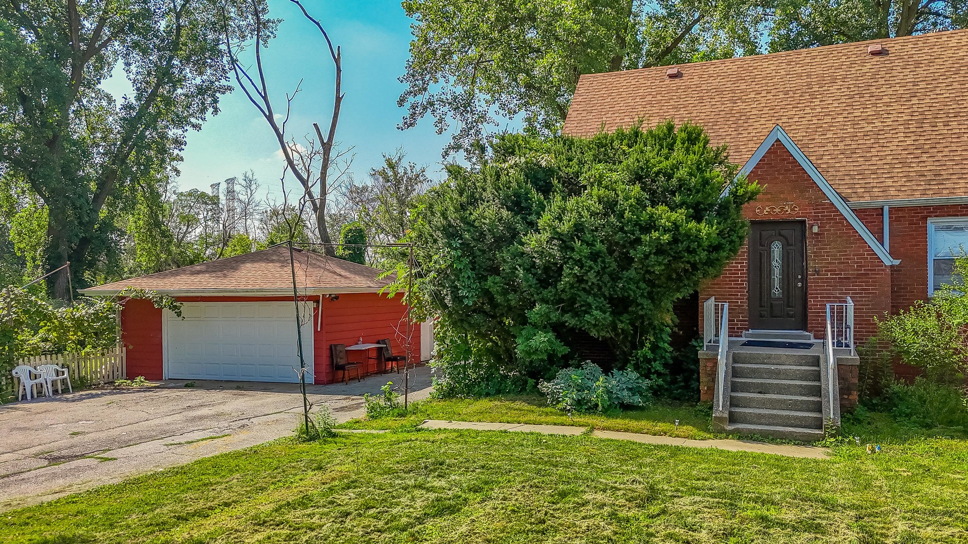 2910 E 138 Place Property Photo 4