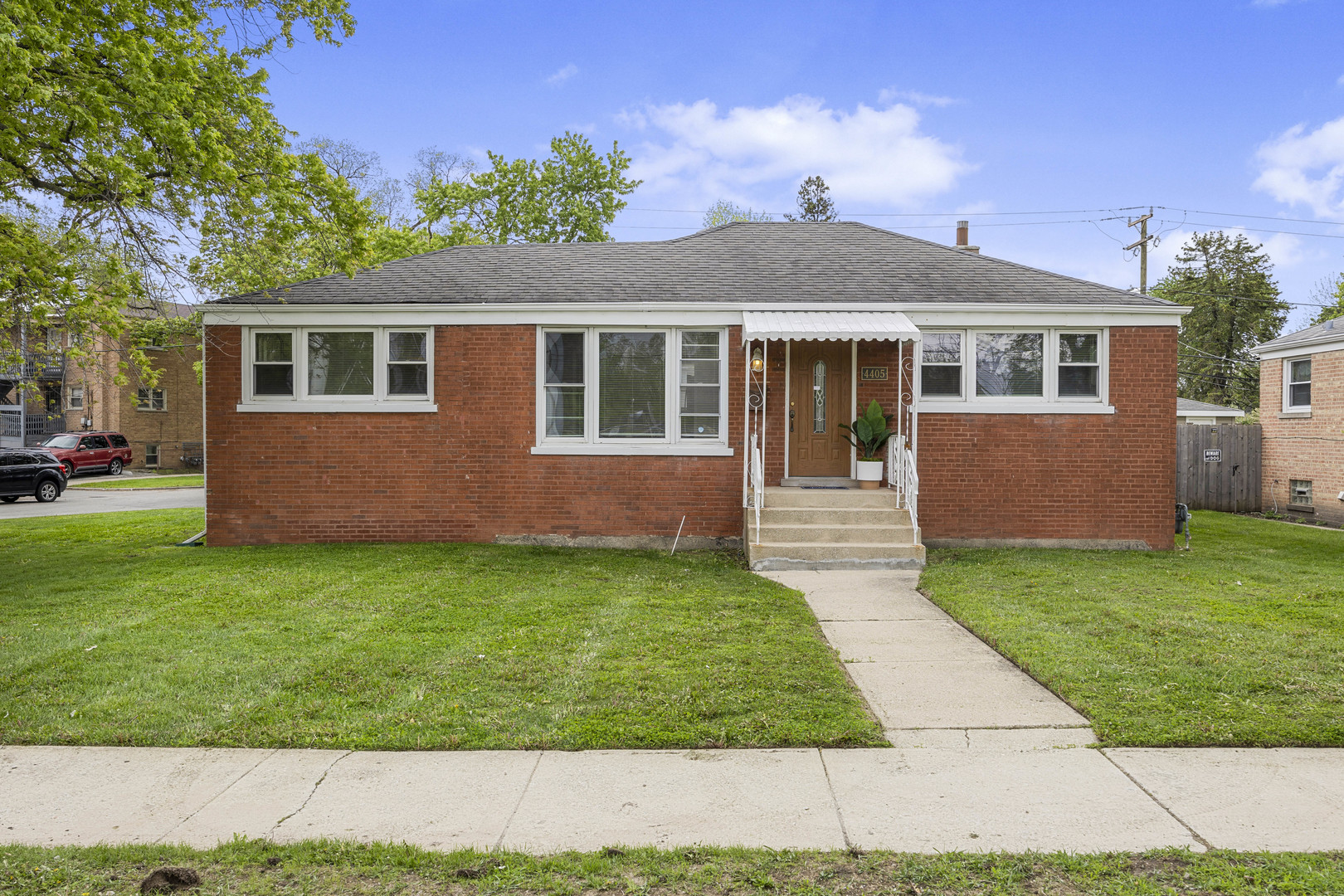 4405 Butterfield Road Property Photo 1