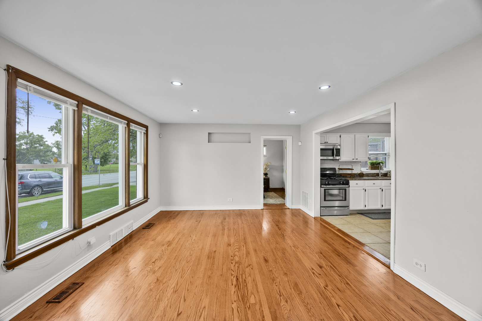 4405 Butterfield Road Property Photo 4