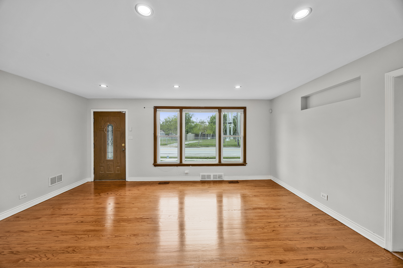 4405 Butterfield Road Property Photo 5