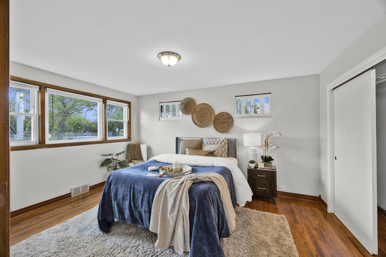4405 Butterfield Road Property Photo 6