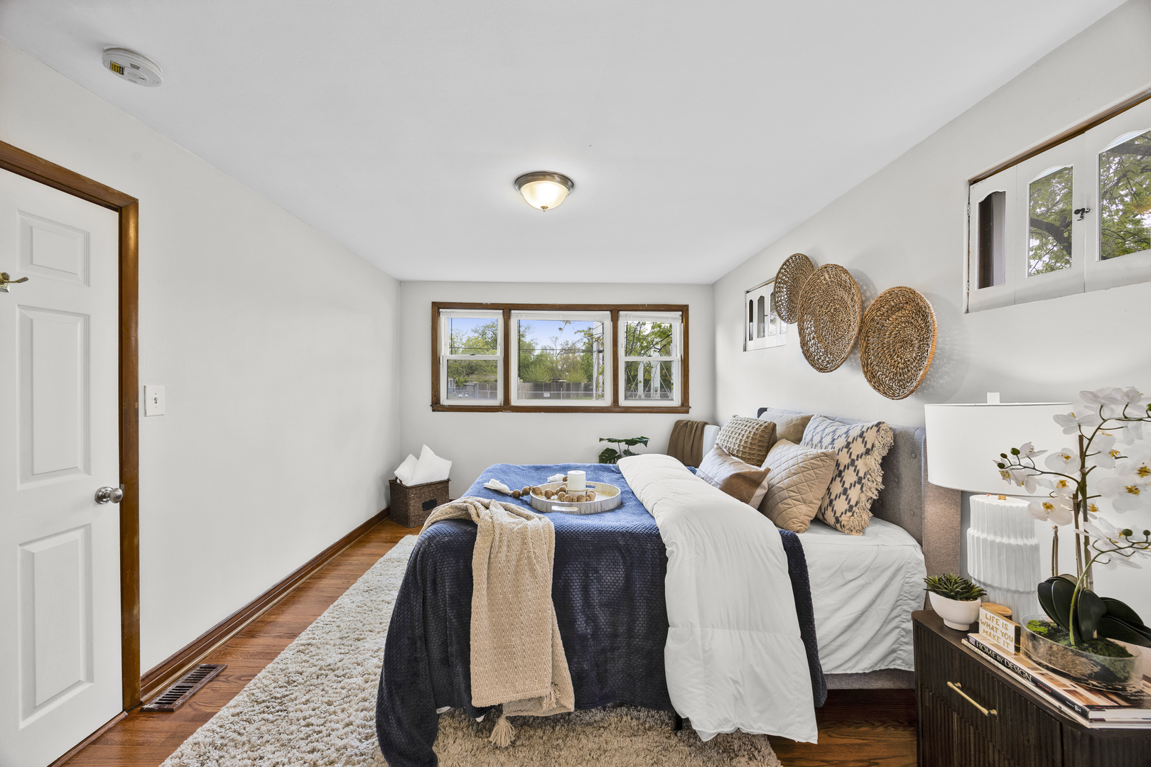 4405 Butterfield Road Property Photo 7