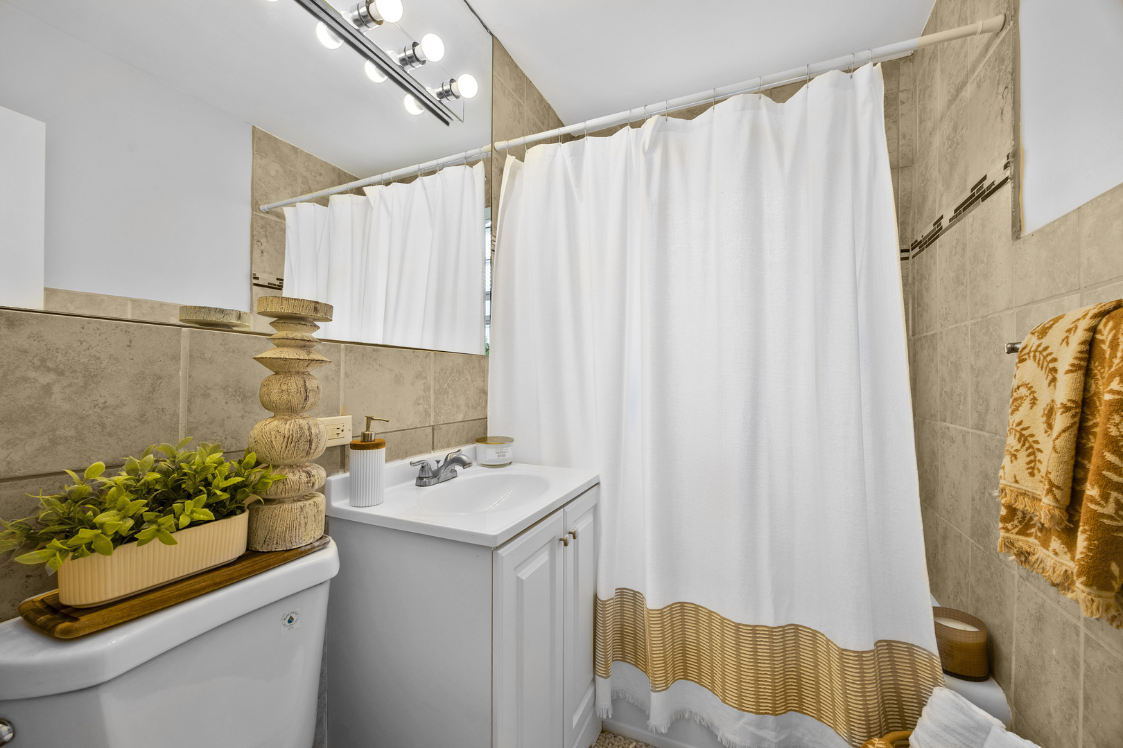 4405 Butterfield Road Property Photo 13
