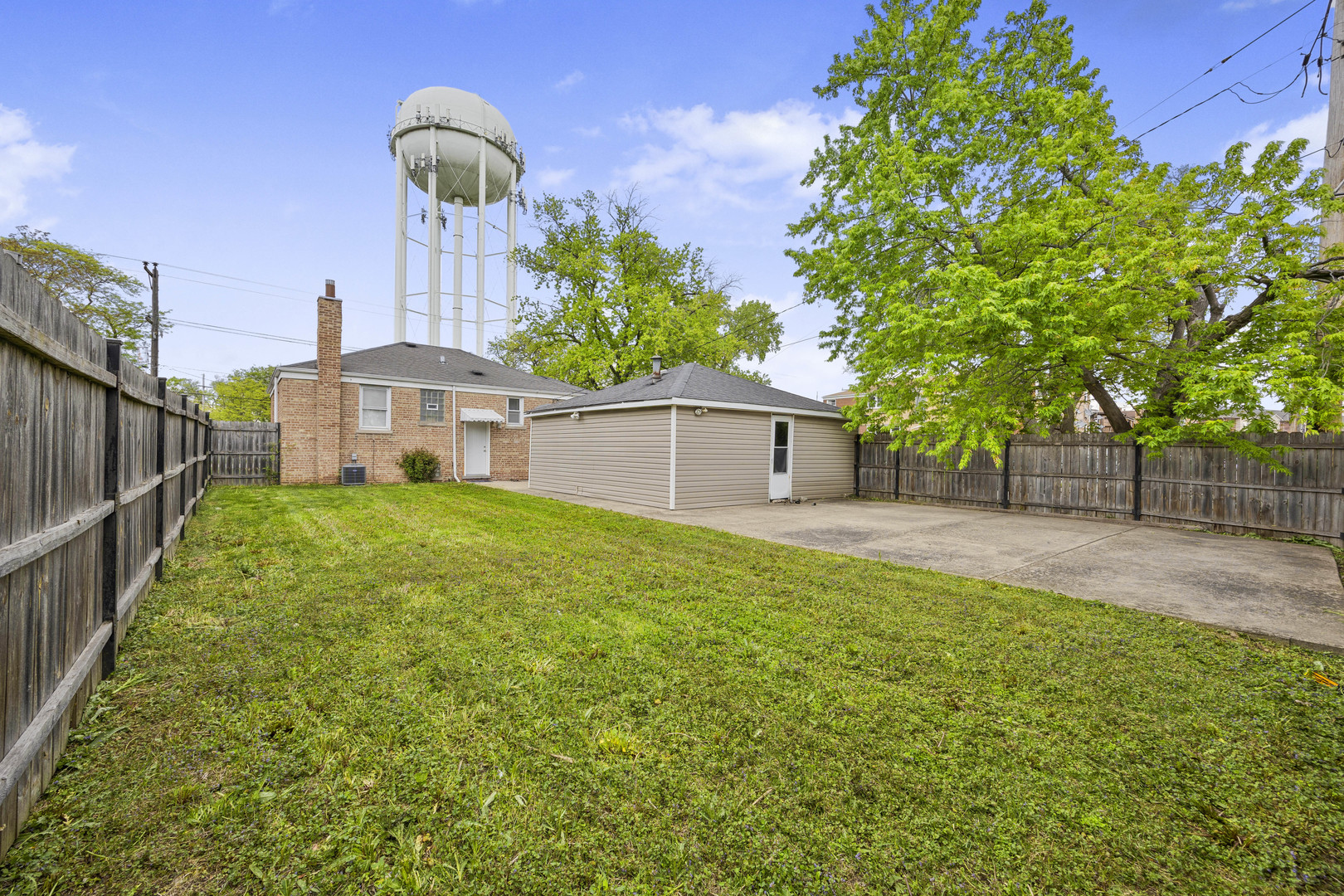 4405 Butterfield Road Property Photo 18